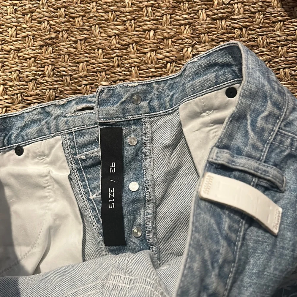 Surrounded by Ghosts Streetwear Light Wash Distressed Denim Shorts Size 26